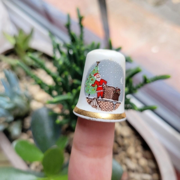 Vintage Santa Claus Finsbury Fine Bone China Thimble - Picture 4 of 7